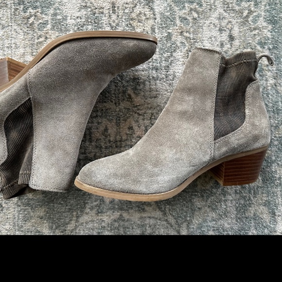 Very Volatile - Women's Raya Suede Leather Ankle Bootie - Taupe Suede - Picture 1 of 7